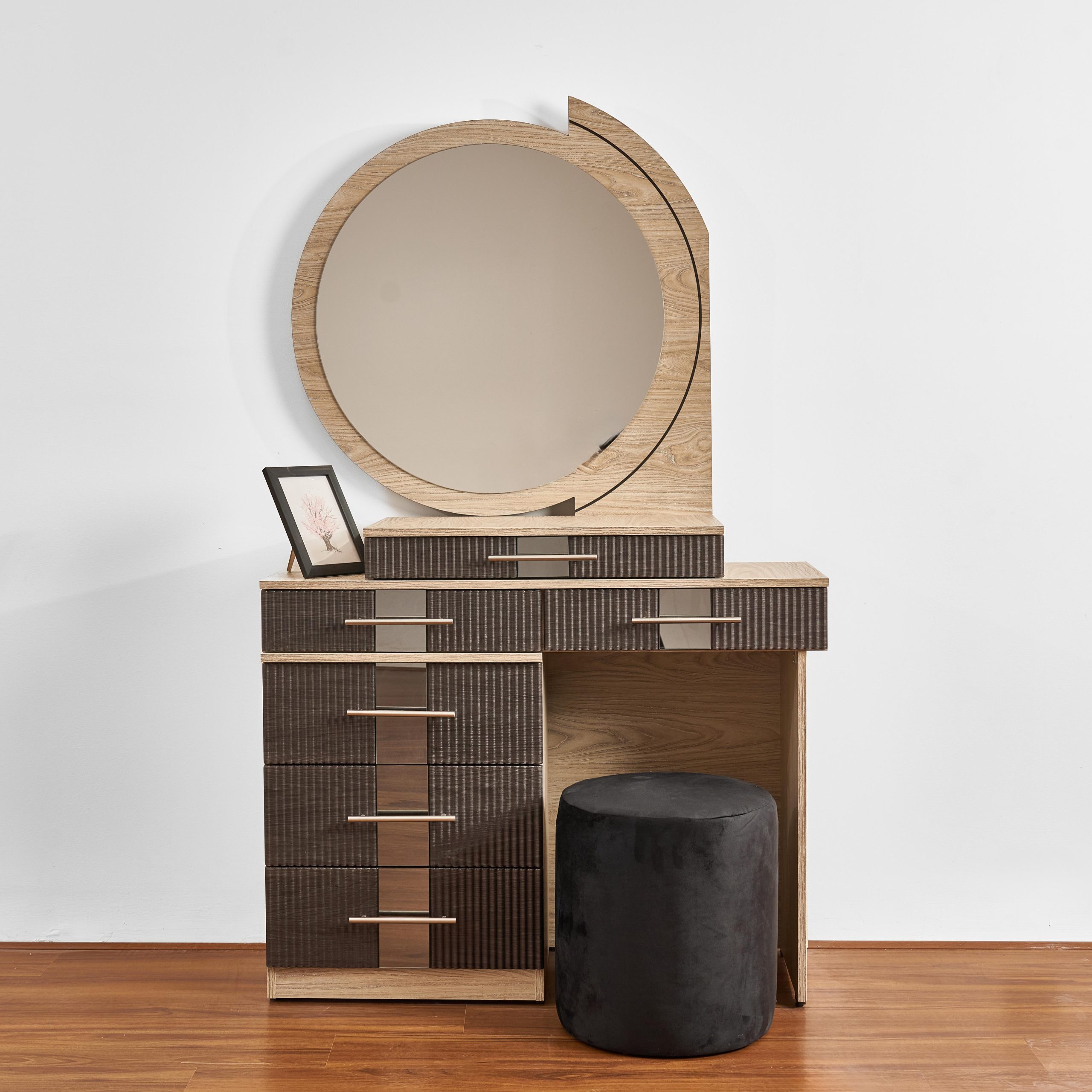 Circle Bedroom_(2)